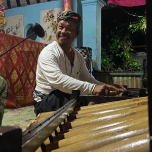 EmotionPlanet-voyages-Asie-Indonésie-Bali-instrument-musique-locale-locaux