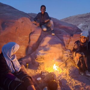 Emotion-Planet-voyage-jordanie-population-locale-autour-du-feu