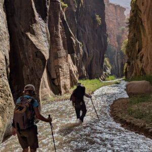EmotionPlanet-Voyages-Asie-Jordanie-paysage-voyageurs-marche