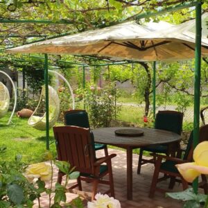 EmotionPlanet-voyages-Europe-Georgie-Jardin-Nazysguesthouse