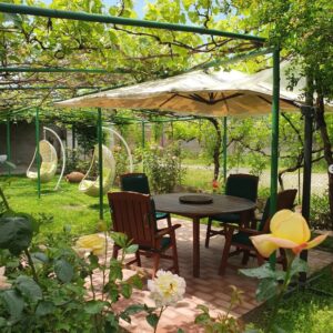 EmotionPlanet-voyages-Europe-Georgie-Jardin-Nazysguesthouse