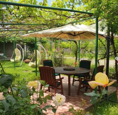 EmotionPlanet-voyages-écotourisme-Europe-Georgie-Jardin-Nazysguesthouse