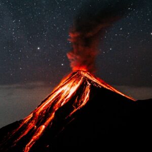 Guatemala : Entre volcan explosif et temples perdus dans la jungle.