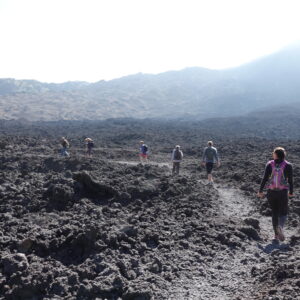 Guatemala : Entre volcan explosif et temples perdus dans la jungle.