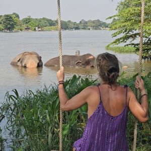 Emotion Planet voyage thailande refuge éléphants soins rivière