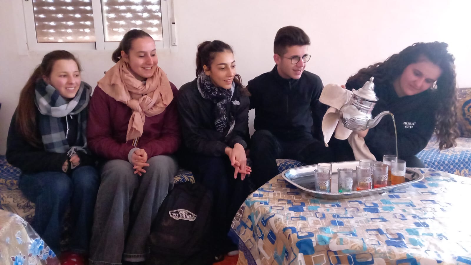 Emotion Planet Maroc Atlas Désert voyage scolaire solidaire humanitaire atlas berbere accueil thé