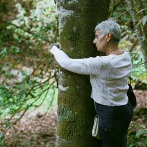 EmotionPlanet-voyages-laGomera-arbre-femme