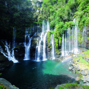 Emotion-Planet-voyage-ecotourisme-immersion-La-Reunion-Cascade-Langevin